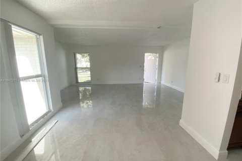Casa en venta en Tamarac, Florida, 3 dormitorios, 173.82 m2 № 1848391 - foto 9