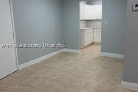 Condo in Hialeah, Florida, 3 bedrooms  № 2015775 - photo 3