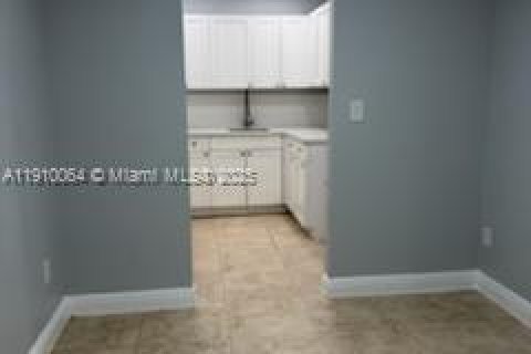 Condo in Hialeah, Florida, 3 bedrooms  № 2015775 - photo 4