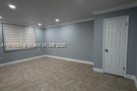 Condo in Hialeah, Florida, 3 bedrooms  № 2015775 - photo 2