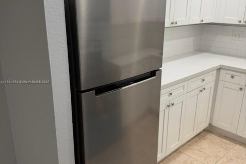 Condo in Hialeah, Florida, 3 bedrooms  № 2015775 - photo 5