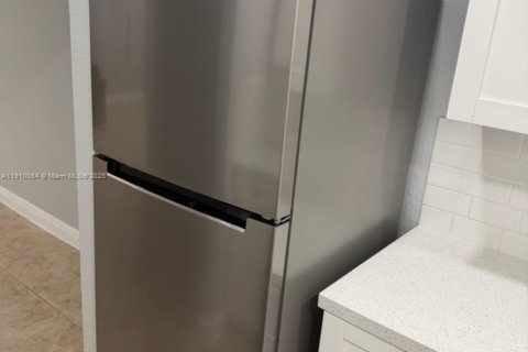 Condo in Hialeah, Florida, 3 bedrooms  № 2015775 - photo 7