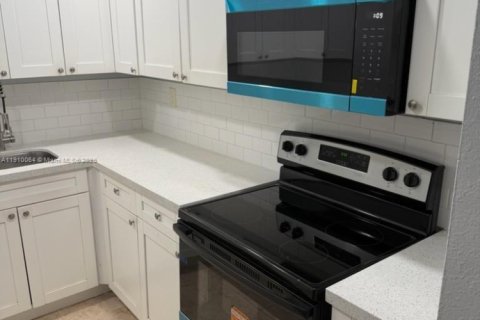 Condo à Hialeah, Floride, 3 chambres  № 2015775
