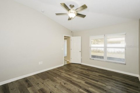 Villa ou maison à louer à Seffner, Floride: 3 chambres, 160.07 m2 № 2100389 - photo 9