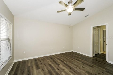 Villa ou maison à louer à Seffner, Floride: 3 chambres, 160.07 m2 № 2100389 - photo 10