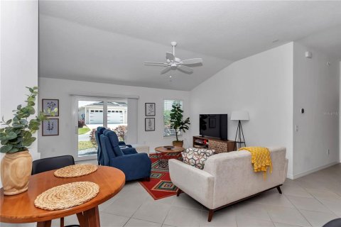 House in The Villages, Florida 2 bedrooms, 111.76 sq.m. № 1735410 - photo 22