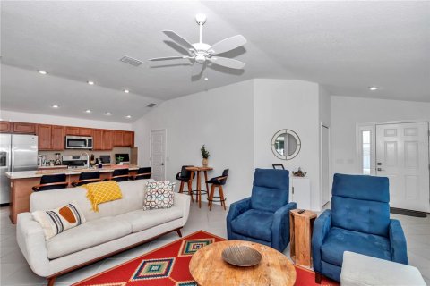 House in The Villages, Florida 2 bedrooms, 111.76 sq.m. № 1735410 - photo 14