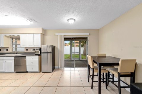 House in Tarpon Springs, Florida 3 bedrooms, 142.7 sq.m. № 1843596 - photo 5