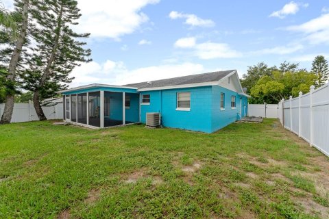 House in Tarpon Springs, Florida 3 bedrooms, 142.7 sq.m. № 1843596 - photo 15