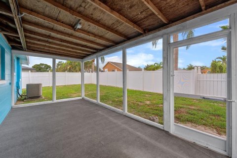 House in Tarpon Springs, Florida 3 bedrooms, 142.7 sq.m. № 1843596 - photo 13