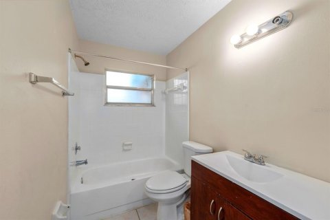 House in Tarpon Springs, Florida 3 bedrooms, 142.7 sq.m. № 1843596 - photo 7