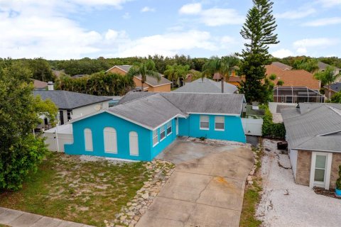 House in Tarpon Springs, Florida 3 bedrooms, 142.7 sq.m. № 1843596 - photo 1