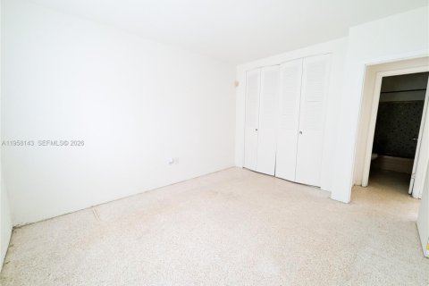 Apartment in North Miami, Florida 1 bedroom, 74.32 sq.m. № 2020664 - photo 10