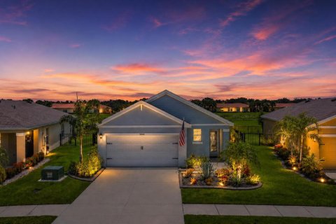 House in Port St. Lucie, Florida 3 bedrooms, 139.73 sq.m. № 2260391