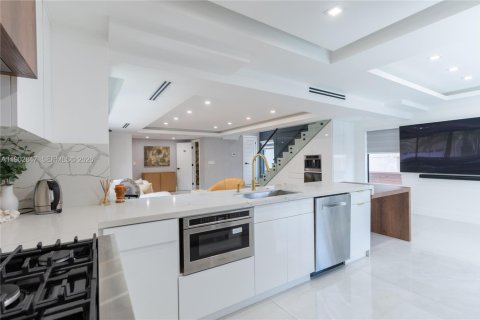 Villa ou maison à vendre à Hollywood, Floride: 5 chambres, 220.46 m2 № 2146411 - photo 14
