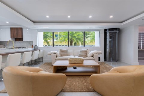 Villa ou maison à vendre à Hollywood, Floride: 5 chambres, 220.46 m2 № 2146411 - photo 8