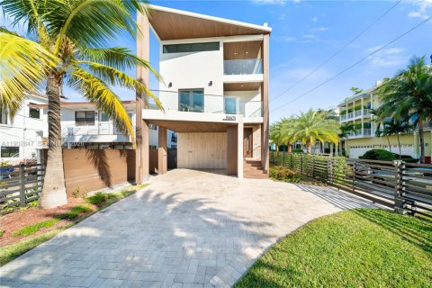 Villa ou maison à Hollywood, Floride 5 chambres, 220.46 m2 № 2146411