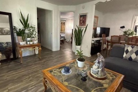 House in Tampa, Florida 2 bedrooms, 93 sq.m. № 1851573 - photo 3