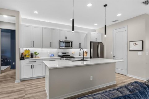 House in Winter Garden, Florida 4 bedrooms, 205.69 sq.m. № 2227909 - photo 18