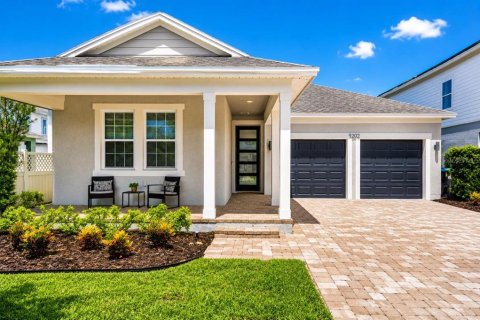 House in Winter Garden, Florida 4 bedrooms, 205.69 sq.m. № 2227909 - photo 3