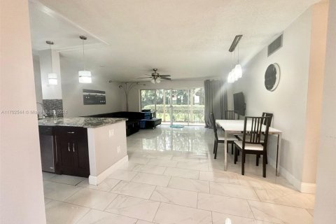 Купить кондоминиум в Халландейл-Бич, Флорида 2 спальни, 95.41м2, № 1958439 - фото 10