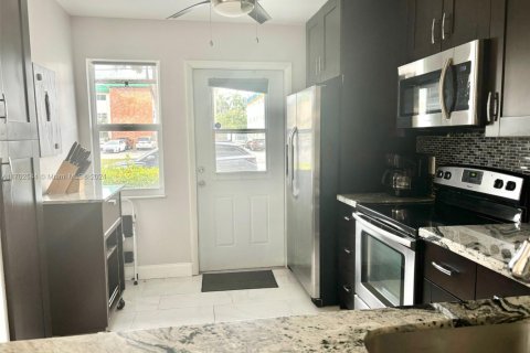 Купить кондоминиум в Халландейл-Бич, Флорида 2 спальни, 95.41м2, № 1958439 - фото 6