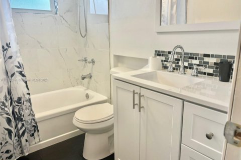 Купить кондоминиум в Халландейл-Бич, Флорида 2 спальни, 95.41м2, № 1958439 - фото 21