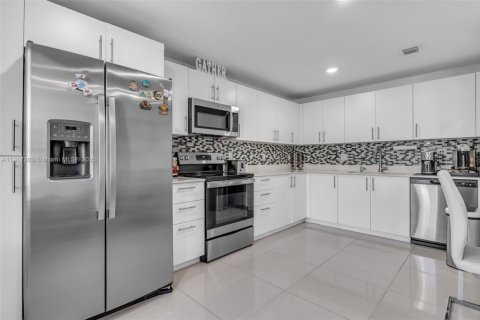 Adosado en venta en Homestead, Florida, 4 dormitorios, 129.88 m2 № 1973501 - foto 4