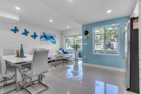 Adosado en venta en Homestead, Florida, 4 dormitorios, 129.88 m2 № 1973501 - foto 2