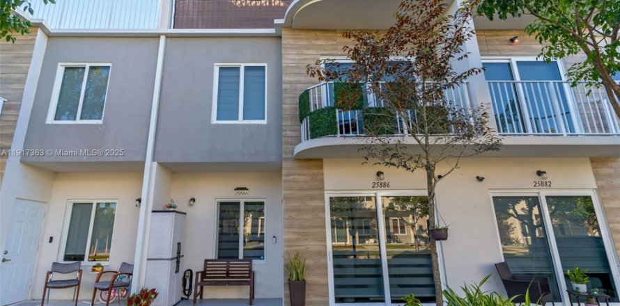 Adosado en Homestead, Florida 4 dormitorios, 129.88 m2 № 1973501