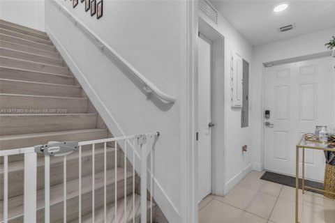 Adosado en venta en Homestead, Florida, 4 dormitorios, 129.88 m2 № 1973501 - foto 6