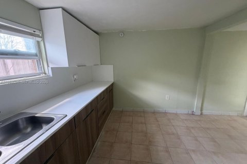 Propiedad comercial en alquiler en Miami, Florida, 1 dormitorio, 202.9 m2 № 2030609 - foto 4