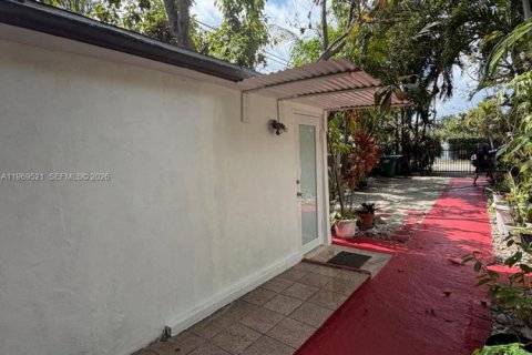 Propiedad comercial en alquiler en Miami, Florida, 1 dormitorio, 202.9 m2 № 2030609 - foto 8