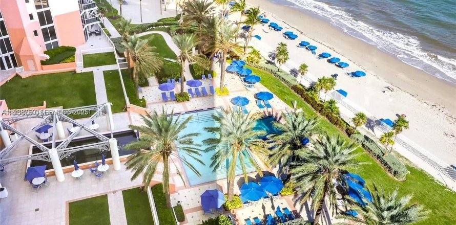Condominio en Sunny Isles Beach, Florida, 2 dormitorios  № 1994634