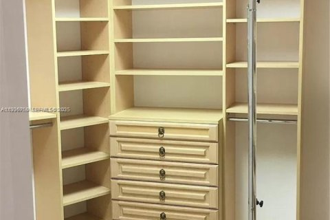 Condominio en venta en Sunny Isles Beach, Florida, 2 dormitorios, 135.36 m2 № 1994634 - foto 13