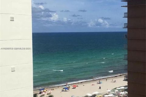 Condominio en venta en Sunny Isles Beach, Florida, 2 dormitorios, 135.36 m2 № 1994634 - foto 22