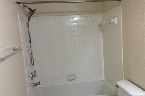 Condo in Davie, Florida, 1 bedroom  № 2179202 - photo 12