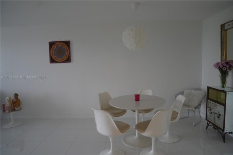 Condo in Aventura, Florida, 2 bedrooms  № 2089508 - photo 11