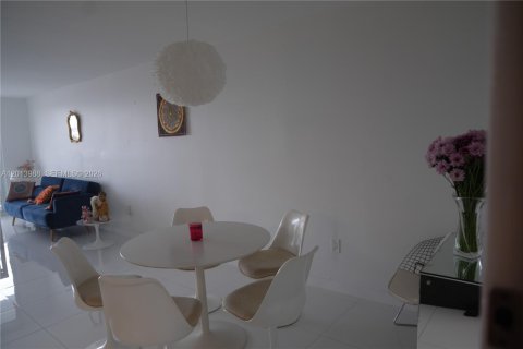 Condo in Aventura, Florida, 2 bedrooms  № 2089508 - photo 13