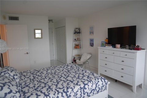 Condo in Aventura, Florida, 2 bedrooms  № 2089508 - photo 21