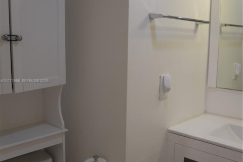 Condo in Aventura, Florida, 2 bedrooms  № 2089508 - photo 29