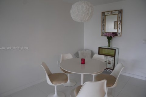 Condo in Aventura, Florida, 2 bedrooms  № 2089508 - photo 12