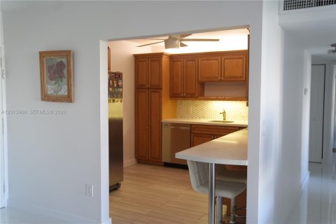 Condo in Aventura, Florida, 2 bedrooms  № 2089508 - photo 16
