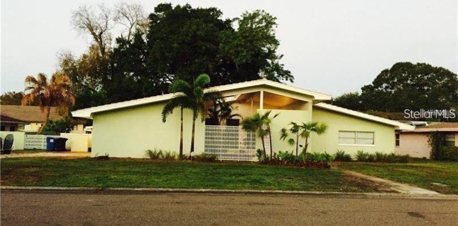 Villa ou maison à Saint Petersburg, Floride 3 chambres, 204.2 m2 № 2414899
