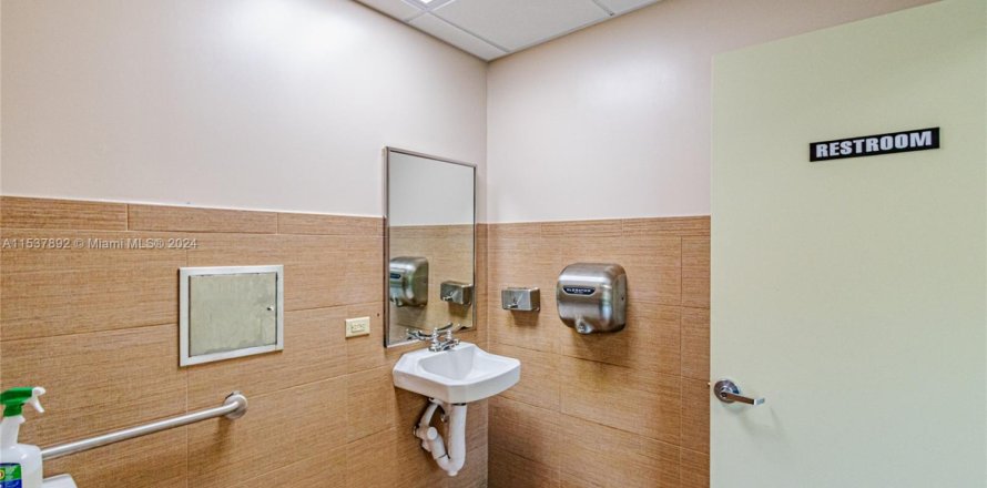 Oficina en Plantation, Florida № 1024525