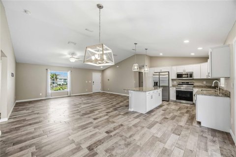 House in Englewood, Florida 3 bedrooms, 152.36 sq.m. № 2109518 - photo 10