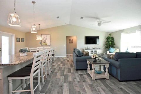 House in Englewood, Florida 3 bedrooms, 152.36 sq.m. № 2109518 - photo 21