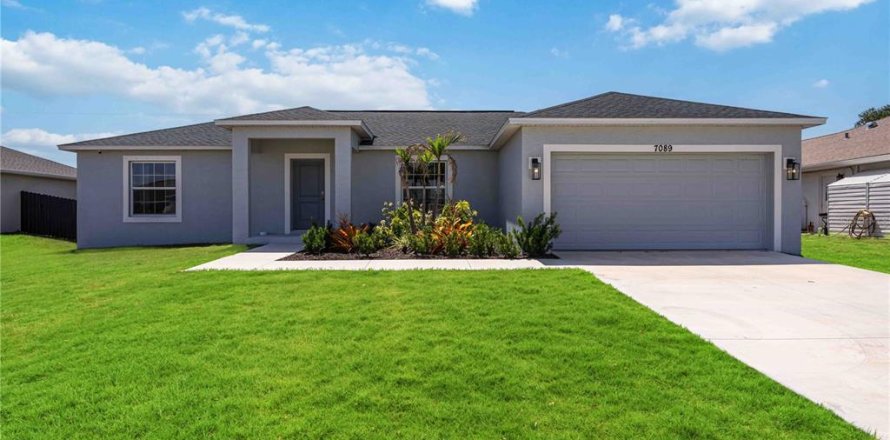 House in Englewood, Florida 3 bedrooms, 152.36 sq.m. № 2109518