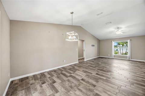 House in Englewood, Florida 3 bedrooms, 152.36 sq.m. № 2109518 - photo 23