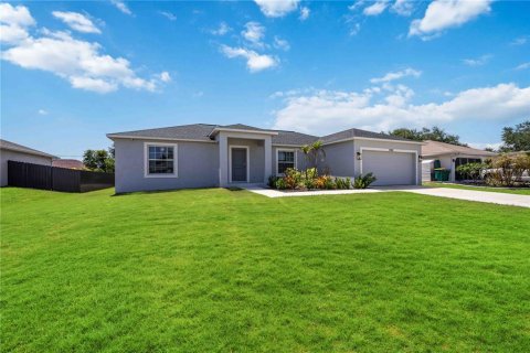 House in Englewood, Florida 3 bedrooms, 152.36 sq.m. № 2109518 - photo 2